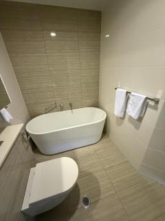 Modem Two Bedroom Apartment In Brisbane Inner CBD - 9