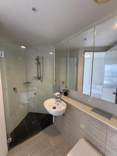 Modem Two Bedroom Apartment In Brisbane Inner CBD - 6