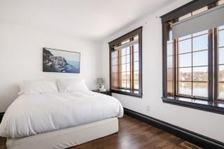 Waterfront Mansion with Mont-Saint-Hilaire Views, Near Montreal - 8