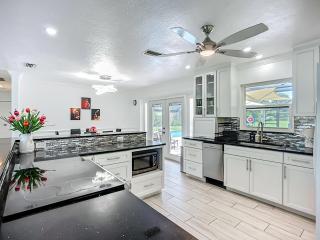 10 Miles to Beach, Games, Fishing Pond, King Bed - 9