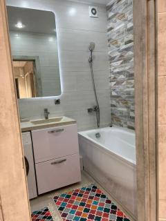 Апартаменты в центре Уральска, площадь Первого Президента - 2