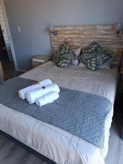 Lovely 2 bedroom condo with balcony and a view! - Cape Town - 8