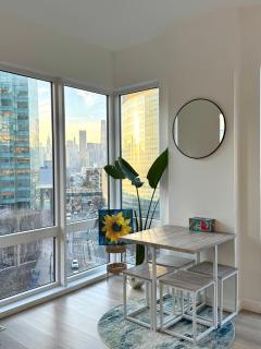 5 mins to Midtown Central New Luxury Corner 2b2b Apt with Amazing City View - 8