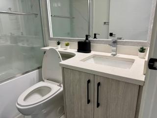 Comfort 2 BR Vancouver! - 7