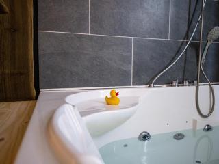 Apartment in Froidchapelle with bubble bath - 2