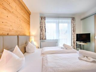 Ski-In Ski-Out Brunner Apartment Top 2 - 6