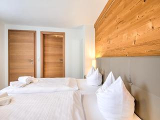 Ski-In Ski-Out Brunner Apartment Top 2 - 4