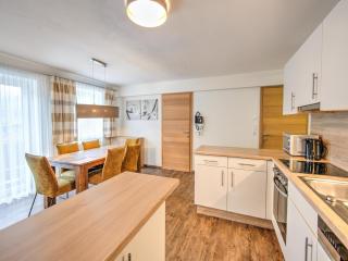 Ski-In Ski-Out Brunner Apartment Top 2 - 2