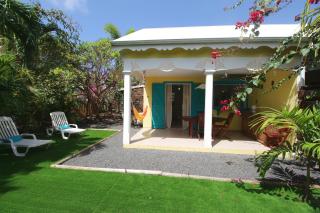 Les Pommes Kannelles, bungalows tropicaux - Piscine et Jardin à 150 m de la plage de la Coulée - proche Saint-François - 7