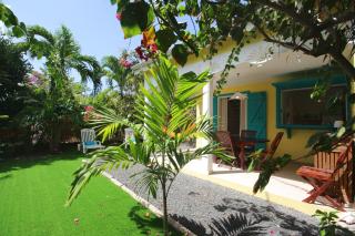 Les Pommes Kannelles, bungalows tropicaux - Piscine et Jardin à 150 m de la plage de la Coulée - proche Saint-François - 4