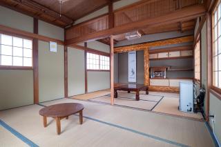 Immaculate Private Family Cottage with Hot Spring - 8