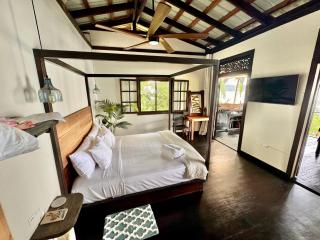 Bocas Sunset Beach House - 3