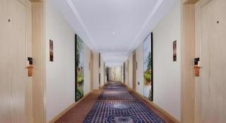 Vienna Hotel Sichuan Ganzi 318 National Highway Yajiang - 2