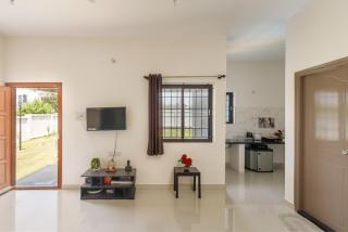 JhilMil Pool Villa by StayJade 2BHK Lawn - Hosur - 4