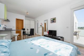 Lichtdurchflutetes Studio-Apartment nur 500 Meter zum Strand mit Grillbereich - 6