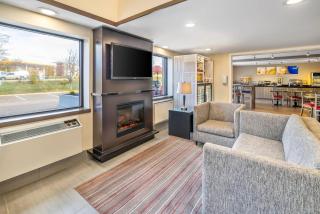 Comfort Inn East - 4