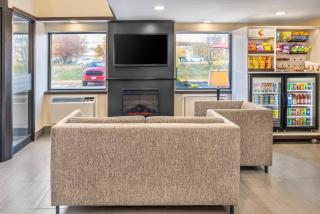 Comfort Inn East - 3