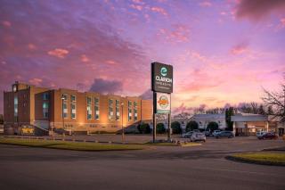 Clarion Hotel & Suites - 3