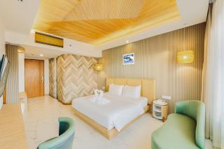 Queen of the South Beach Resort - 6