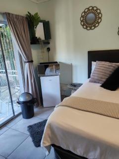 Be Our Guest Near OR Tambo International Airport 2 - 8
