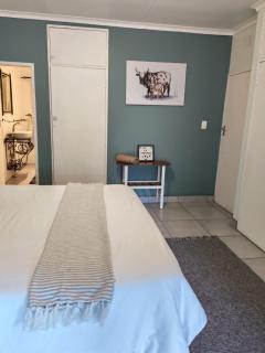 Be Our Guest Near OR Tambo International Airport 2 - Boksburg - 6