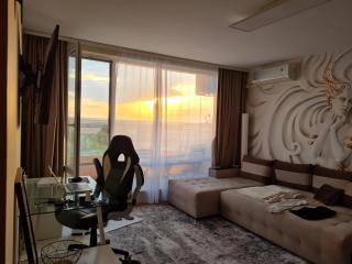 1-bedroom Apartment in a Resort with 6 Pools, Top Floor, Stunning Sunset View - 0