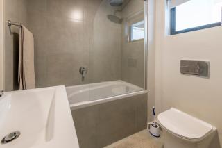 106 Seahorse - 2 Bedroom Premium Unit with Parking - 6