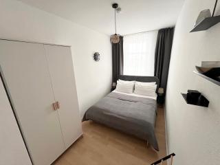 Purer Luxus mit 2 Schlafzimmern, Balkon und Privat-Parkplatz - 1