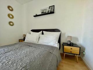 Purer Luxus mit 2 Schlafzimmern, Balkon und Privat-Parkplatz - 2