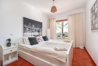 BnB Homes Apartment with cozy Terrace & 2 Swimming pools near the heart city - Albufeira - 4