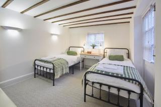 Fantastic Grade II listed renovated coach house - 8