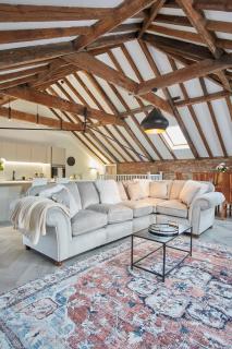 Fantastic Grade II listed renovated coach house - 9