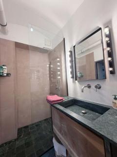 Lilly's Calm Souterrain Apartment with garden - 1