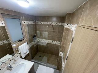 Modern Kingston Apartment Suite With Pool & Ocean View - 1