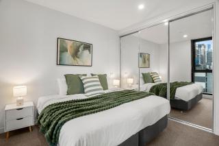 Heart CBD City Stylish 2BR Apt and Free Tram Gym - 1