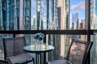 Heart CBD City Stylish 2BR Apt and Free Tram Gym - 4