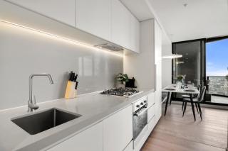 SkyHigh 2BR Heart CBD City Free Tram with Pool Gym - 3