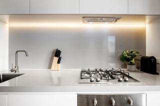 SkyHigh 2BR Heart CBD City Free Tram with Pool Gym - 9