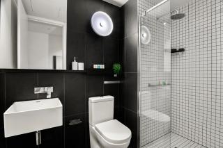 SkyHigh 2BR Heart CBD City Free Tram with Pool Gym - 5