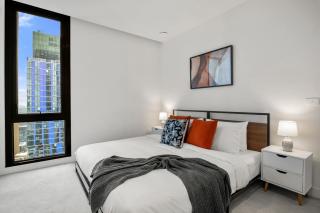 SkyHigh 2BR Heart CBD City Free Tram with Pool Gym - 6