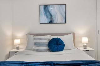 SkyHigh 2BR Heart CBD City Free Tram with Pool Gym - 2