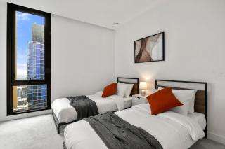 SkyHigh 2BR Heart CBD City Free Tram with Pool Gym - 1