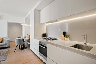 Central 2BR CBD Stylish Free Tram with Pool Gym - 6