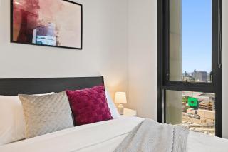 Central 2BR CBD Stylish Free Tram with Pool Gym - 1