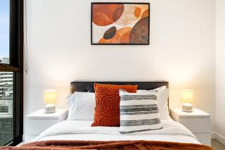 Spacious Panoramic 2BR Apt CBD Free Parking with Gym - 8