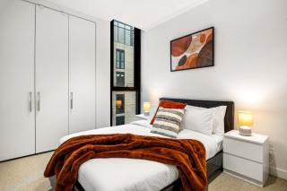 Spacious Panoramic 2BR Apt CBD Free Parking with Gym - 4