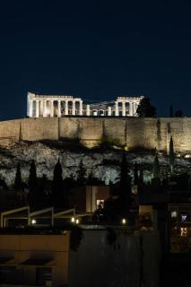 Cozy Deck Roof Apt at the Foothills of Acropolis - Athen - 7