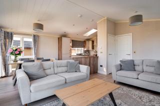 Finest Retreats - Pembroke Luxury Lodge - 8