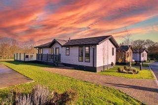 Finest Retreats - Pembroke Luxury Lodge - 0