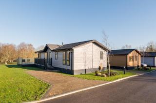 Finest Retreats - Pembroke Luxury Lodge - 5